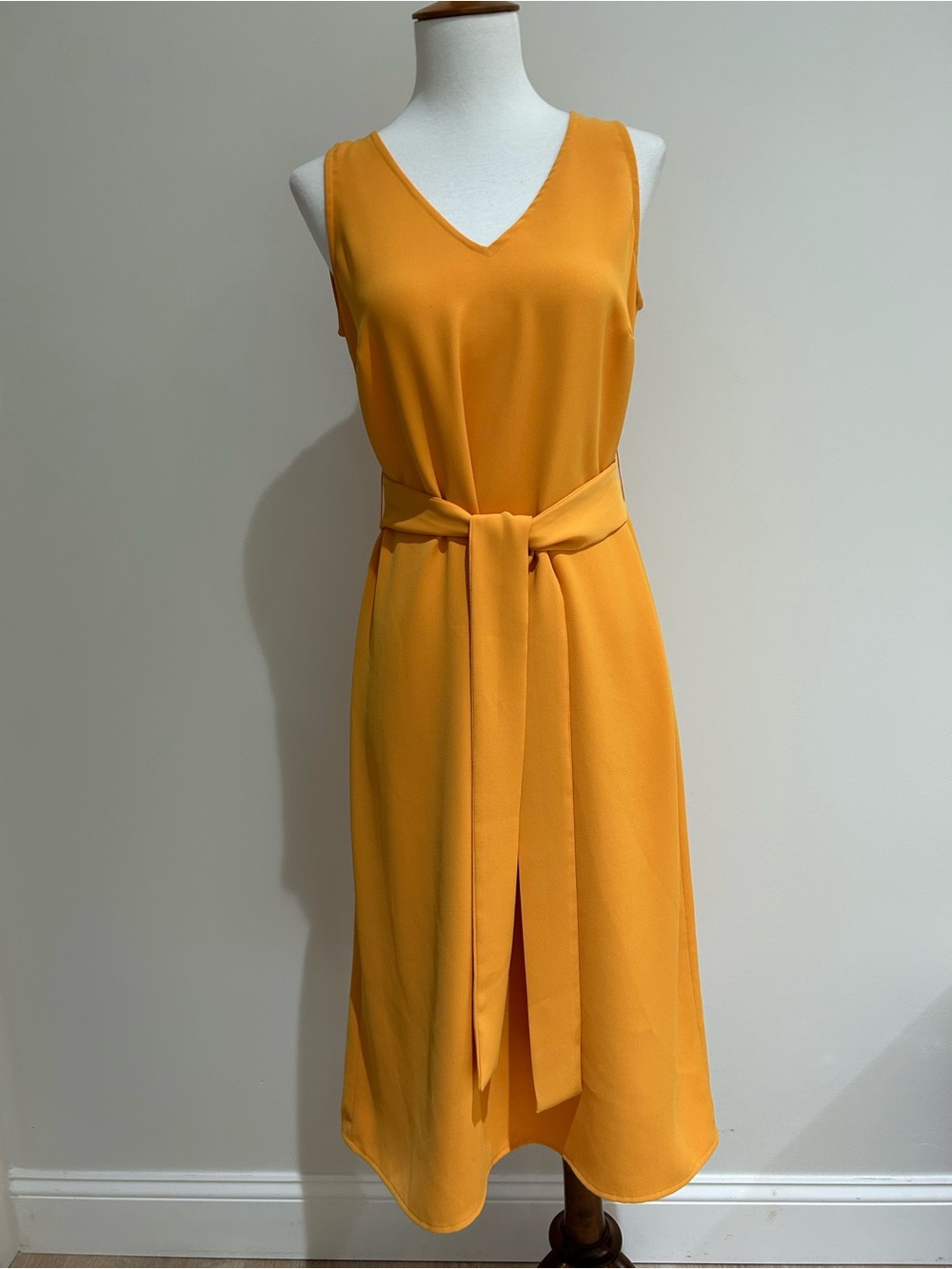 Ann Taylor Marigold Tie-Waist Midi Dress V-Neck Sleeveless Size 0 Classic